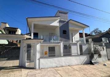 Casa com 4 quartos, 1 suíte, 2 vagas garagem