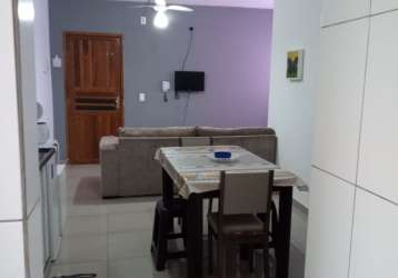 Apartamento com 02 dormitórios,  sala ampla, 01 vaga de garagem, aproximadamente 2km da praia da enseada.