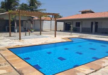 Vende - se casa avarandada e com piscina no centro de paracuru