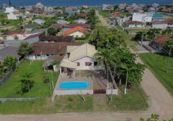 Linda casa para locação diária em balneário coroados