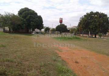 Área remanescente em frente totatória do bianco x vista bela