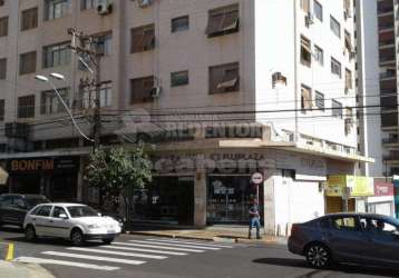 Centro - esquina com rua siqueira campos - apto com 2 dorms, armários, sala ampla, salão de festas