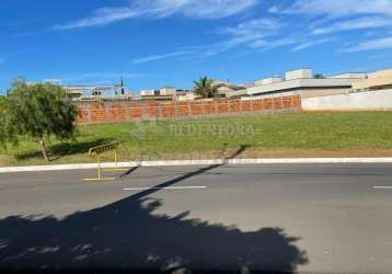 Loteamento recanto do lago - terreno de esquina em frente a área de lazer e academia, com caída para frente.