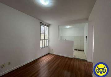 Apartamento térreo com 02 dormitórios no roçado