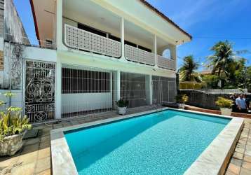 Linda casa pronta para morar, com 5 quartos no cabo branco