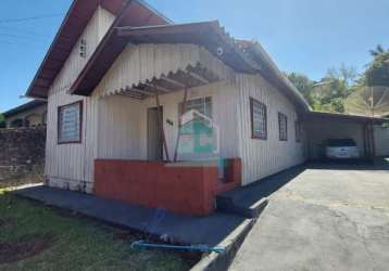 Casa á venda no centro com terreno amplo