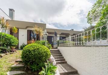 Casa com 4 quartos à venda na avenida pereira passos, 796, vila assunção, porto alegre por r$ 1.300.000