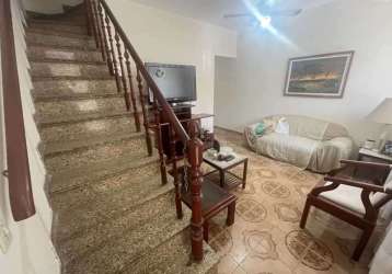 Casa com 3 quartos à venda na rua babilônia, tijuca, rio de janeiro, 160 m2 por r$ 900.000