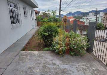 Casa com 3 quartos à venda na rua arno lippel, 16, trindade, florianópolis por r$ 650.000