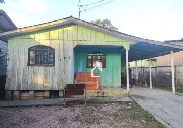 Casa no água verde