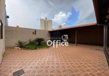 Casa com 4 quartos à venda, 294 m² por r$ 900.000 - maracanã - anápolis/go