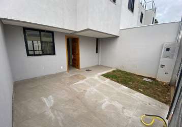 Mega oportunidade de casa geminada triplex no bairro planalto