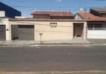 Casa em uma ótima localização no bairro jardim das palmeiras em uberlândia.