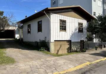 'casa à venda no bairro triângulo - carlos barbosa com 180m²: 3 dormitórios e 2 banheiros por r$691.000'