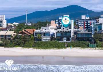 Refúgio à beira-mar: apartamento pé na areia