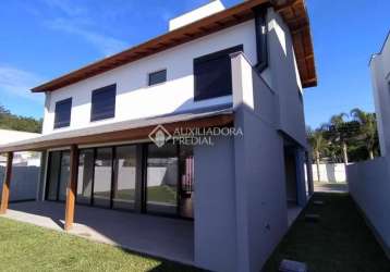 Casa em condomínio fechado com 4 quartos à venda na rua leonel pereira, 2090, cachoeira do bom jesus, florianópolis, 230 m2 por r$ 1.980.000