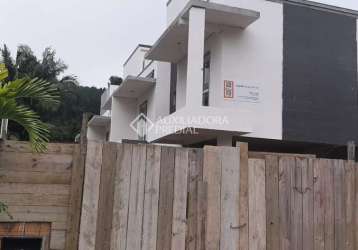 Casa com 2 quartos à venda na rua fernandes francisco coutinho, 4, canasvieiras, florianópolis, 94 m2 por r$ 800.000