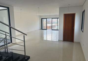 Casa em condomínio com 260m2 no pd das rosas em cotia