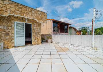 Casa com piscina 3 quartos salão de festa churrasqueira área de lazer