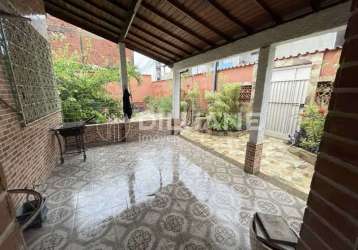 Casa com 4 quartos à venda na rua margon garsote, santa cruz, rio de janeiro, 420 m2 por r$ 580.000