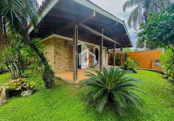 Casa em condomínio fechado com 3 quartos à venda na praia do lazaro, ubatuba  por r$ 1.800.000