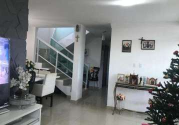 Linda casa em quadramares, primeiro andar, piscina, 4 quartos sendo 3 suítes