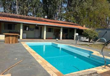 Linda chacrinha com piscina, bairro do araras.