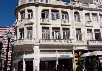 Prédio comercial com 199,96m², no centro