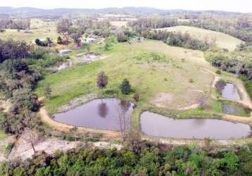 Sítio de 10 hectares  em viamão.&lt;br&gt;&lt;br&gt;área possui, casa sede, galpão, garagem e açudes distante 4 km do centro de viamão e apenas 1,5 km de estrada de chão, restante tudo asfalto. &lt;br