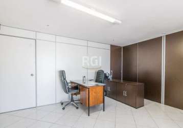 Sala comercial na rua almirante barroso,  esquina cristóvão colombo, bairro floresta, com 38m²  construída de recepção, e três salas com divisórias. &lt;br&gt;edifício com portaria 12h, e elevador