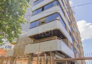 Cobertura/duplex   no bairro petrópolis com 324,37m² de área privativa.&lt;br&gt;andar inferior: hall de entrada, lavabo, living 2 ambientes c/ lareira,  3 dormitórios sendo 1 suíte com banheira hidro