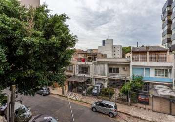 Amplo apartamento 3 dormitórios (sendo 1 suíte), livng amplo de frente para a rua, próximo ao parque da redenção e de todos os recursos que o bairro oferece, rua calma e bem residencial. uma vaga de g