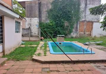 Terreno medindo 13x44, podendo ser residencial ou comercial, tem nele, uma ampla casa de dois pisos que necessita de bastante reformas, ótima localização, próximo do novo bourbon schopping, estuda per