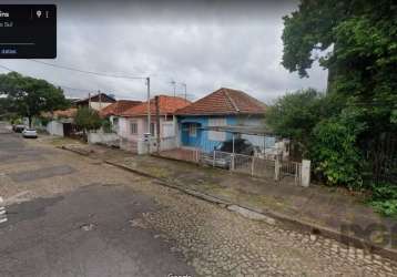 Terreno com 3 casas, no bairro cristo redentor, em porto alegre, rs.&lt;br&gt;o terreno conta com sobrado com 2 casas individuais, mais uma casa nos fundos, podendo morar e alugar, caso queira.&lt;br&