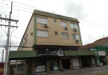 Apartamento de 2 dormitorios, sala, cozinha, banheiro social, area de servico, dependencia de empregada e wc empregada. primeiro andar, de fundos. 74m² de area privativa. localizado na benjamin consta