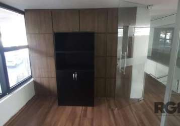 Vende-se loja elegante em bairro conceituado, mobiliada e com 2 vagas rotativas. &lt;br&gt;possui recepção, mezanino com 6 salas individuais, sendo uma de reunião e uma sala de diretoria, 2 banheiros,