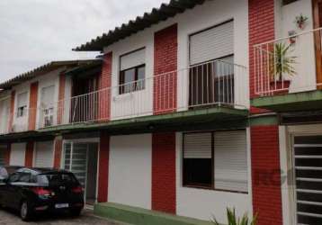 Ótima casa duplex em condomínio fechado no bairro cristal, com 88m² privativos, de 3 dormitórios e vaga. possui sala ampla, 3 dormitórios sendo 1 suíte, banheiro social, cozinha americana, garagem fec