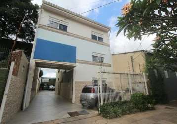 Ótima casa composta por 3 dormitórios, sendo 1 suíte, closet, 3 banheiros, living 2 ambientes, cozinha ampla, e prédio comercial adjacente onde hoje é uma oficina mecanica, podendo ser demolida!&lt;br