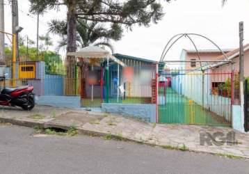 Casa comercial  em porto alegre.&lt;br&gt;&lt;br&gt;essa casa é perfeita para o seu negócio. possui infraestrutura completa, com frente para rua. a localização é privilegiada e oferece facilidade de a