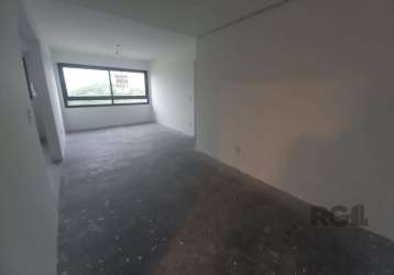 Apartamento com 63m², 2 dormitórios, 1 suíte, living de 2 ambientes, cozinha com churrasqueira, área de serviço e 1 vaga de garagem.&lt;br&gt;&lt;br&gt;condomínio com portaria 12 horas presencial, ele