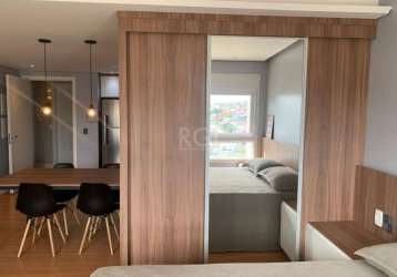 Excelente studio, finamente mobiliado, todo automatizado, pronto para ocupação. &lt;br&gt;&lt;br&gt;piso laminado, tampo da cozinha em granito, box vidro no banheiro, luminárias e acabamentos. &lt;br&