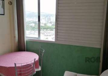 Apartamento de um quarto, sala, banheiro e área de serviço (separada) andar alto com vista.&lt;br&gt; condomínio com piscina, quadra de futebol, churrasqueiras coletivas, portaria 24hs.&lt;br&gt;  pró