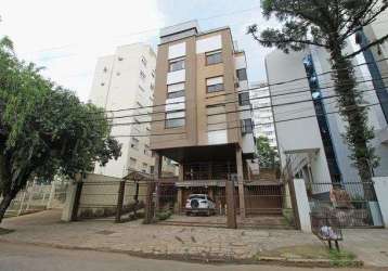 Cobertura de cinema! três dormitórios, suíte, 168m² privativos, living com sacada integrada, piso em porcelanato alto padrão, escada em granito, área social no andar superior em porcelanato, vista def