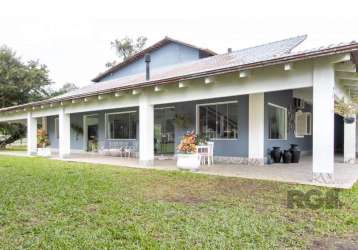 Lindo sitio, com ampla área verde, com piscina, arvores frutíferas canil, piscina, área gourmet com churrasqueira e banheiro.  propriedade conta com duas casas. casa principal com 3 suítes máster no a