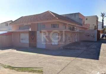 Ótimo prédio comercial de esquina, em terreno com 412m² (27x15m), todo de alvenaria, ideal para instalação de mini mercado, loja ou pequena empresa. possui loja na esquina com aproximadamente 200m² co