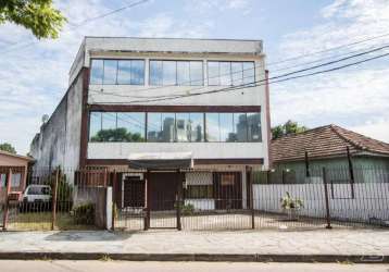 Ótimo  duplex , com 3 dormitórios  amplo living , cozinha americana com churrasqueira e área de serviço com dois banheiros  reformado . próximo a padaria, ferragem , linhas de ônibus.&lt;br&gt;ótima o