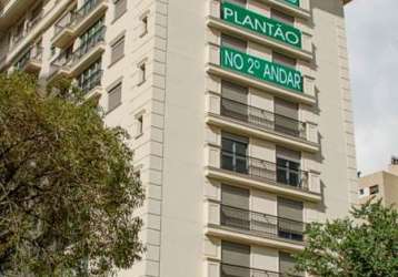 Empreendimento com 32 apartamentos, sendo 4 por andar, e 2 boxes com depósito por apartamento. áreas privativas de 81,66m² (aptos. tipo finais 01, 02 e 04) e 79,74m² (aptos. tipo finais 03). 2 cobertu