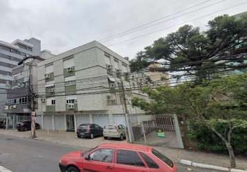 Apartamento de 02 dormitórios pronto para morar, com 61 m² privativos, living para dois ambientes, banheiro social, cozinha, área de serviços. condomínio bem localizado, próximo a todos os recursos. a