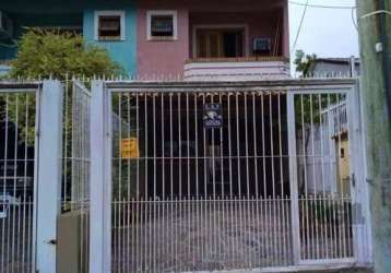 Ótima casa localizada na rua james boccacio, a 100 metros da av. juca batista, bairro hípica. a casa é muito bem distribuída sendo na parte térrea, sala, cozinha conjugada, lavabo, lavanderia e churra