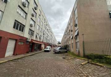 Vende-se apartamento desocupado 2 quartos amplos e vaga de garagem rotativa, living em dois ambientes, copa e cozinha, área de serviço separada, banho social.&lt;br&gt;condomínio com salão de festas, 